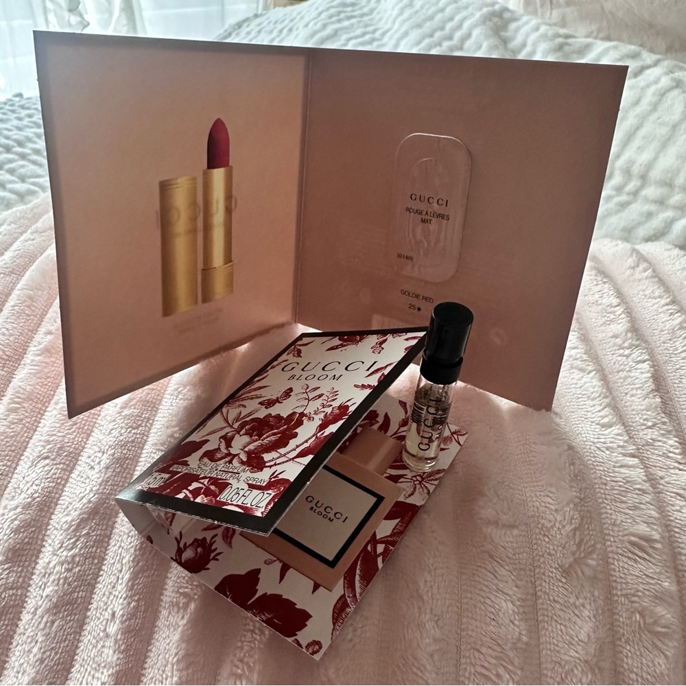 GUCCI Lipstick + Bloom ❀ Sample - Intense Lip Color - Picture 4 of 5